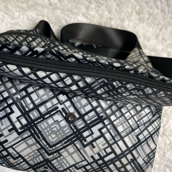 Tutilo New York gray and black Nylon crossbody bag adjustable strap - Picture 8 of 13